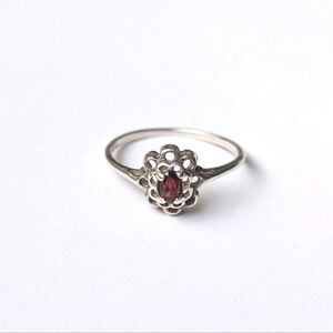 Vintage ring Sterling silver Scalloped edges floral flower garnet Stone 925